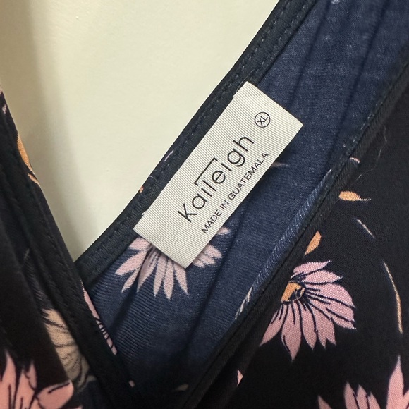 Women’s dress - Picture 2 of 2